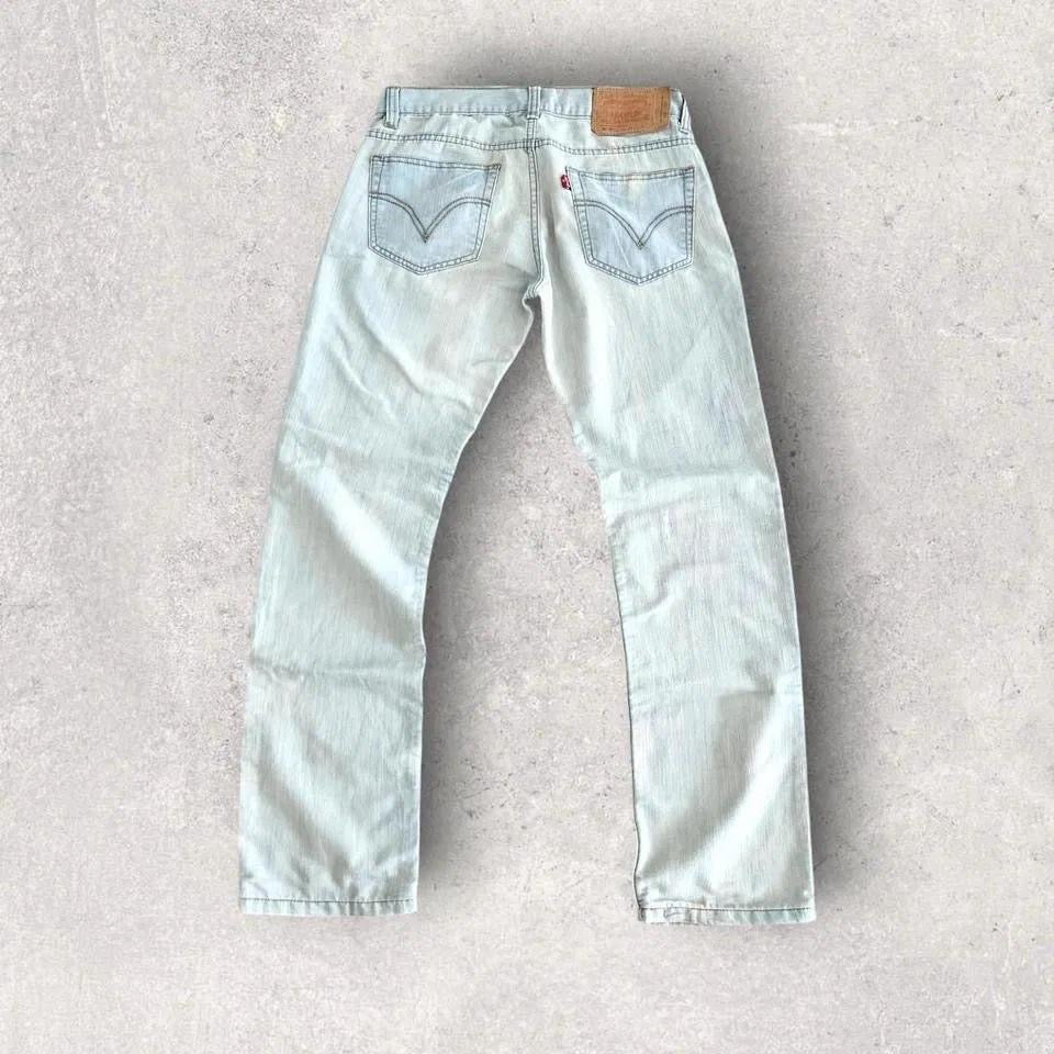 Levi’s 501 Jeans – 32 – נראה מזויף, מידה W32 L107, מצב 8/10 עם כתמים קדמיים.