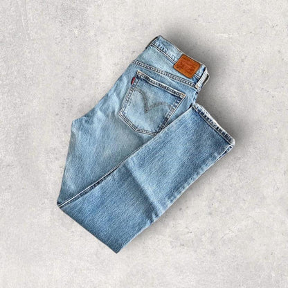 Levi’s 501 Blue Jeans – 30x30 עם קרע בברך ושריטה בצד