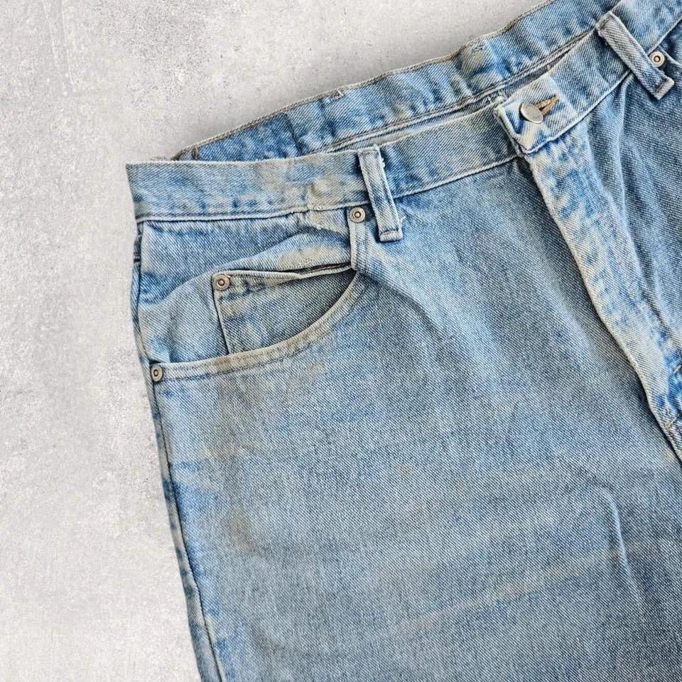 Wrangler short jeans size W38 with many stains front and back