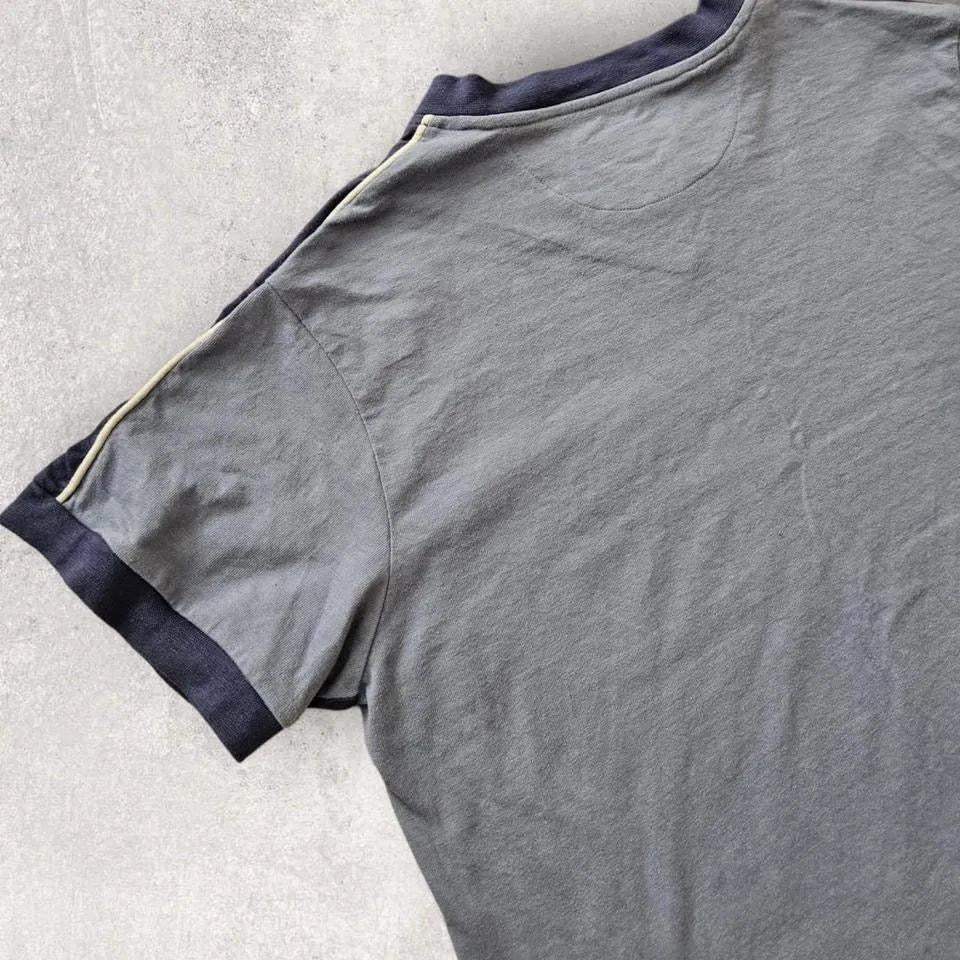 Retro reebok V-neck - 14 חולצה כחולה של ריבוק עם דהייה קלה