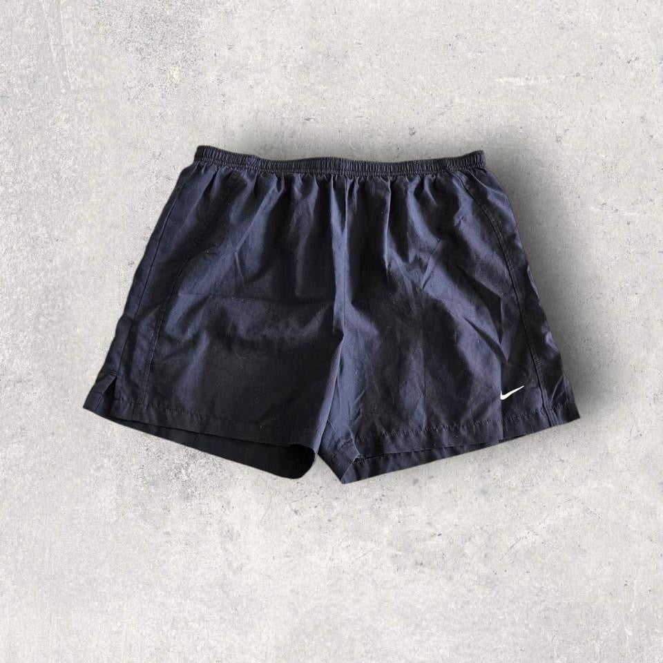 Woman’s Nike sports shorts בצבע שחור