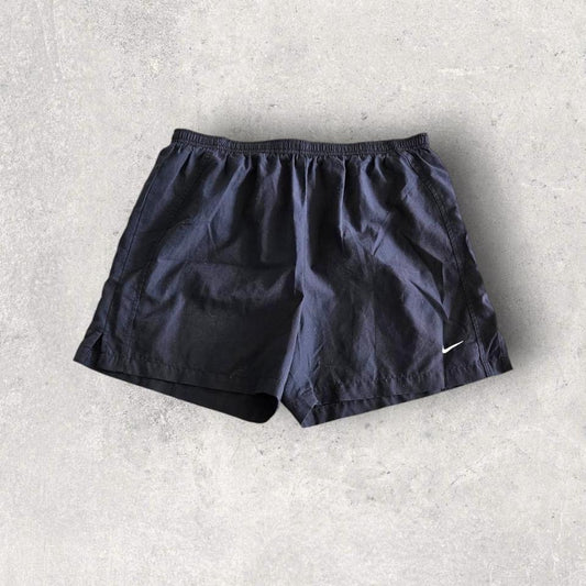 Woman’s Nike sports shorts בצבע שחור