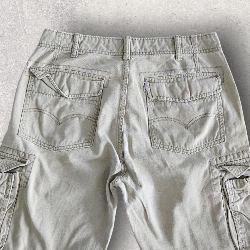 Levi's cream cargo shorts W32 vintage streetwear        