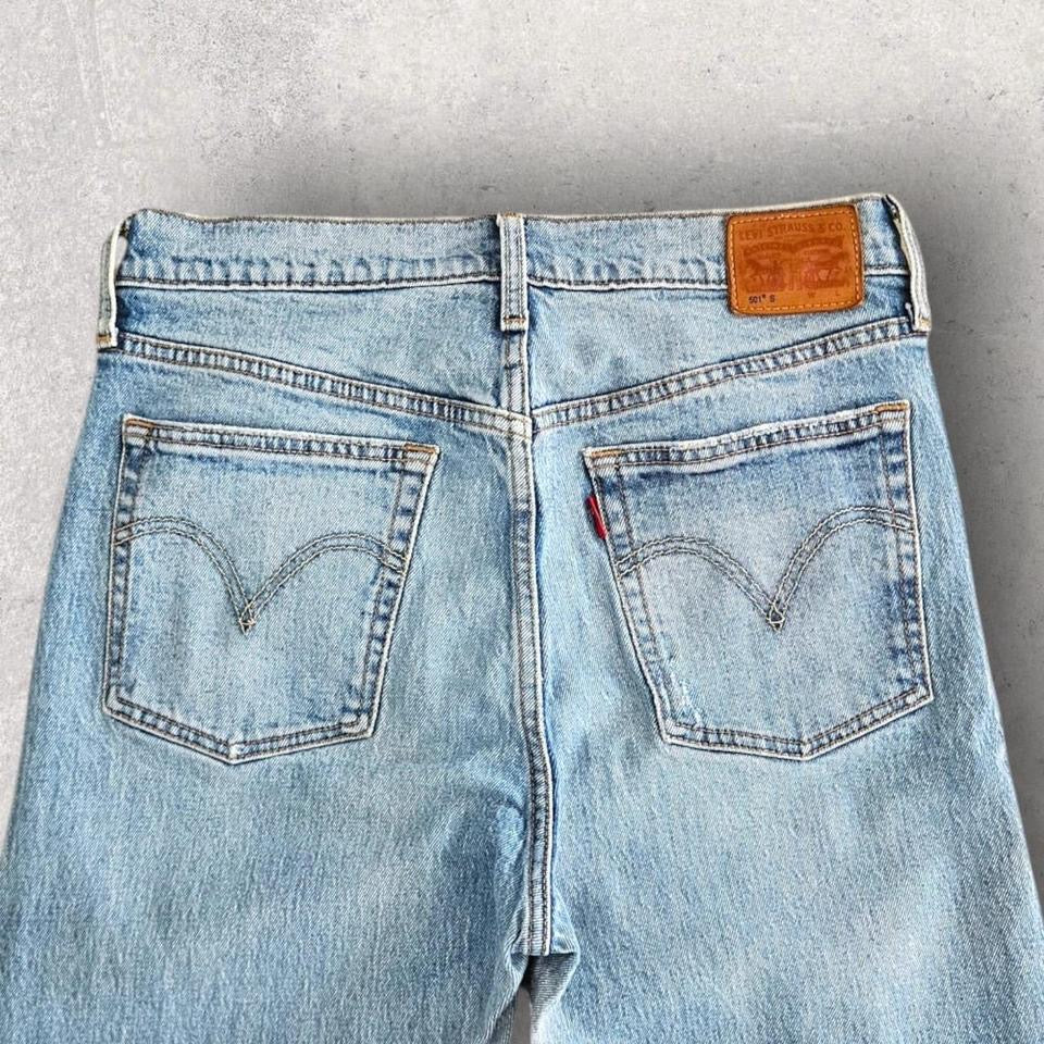 Levi’s 501 Blue Jeans – 30x30 עם קרע בברך ושריטה בצד