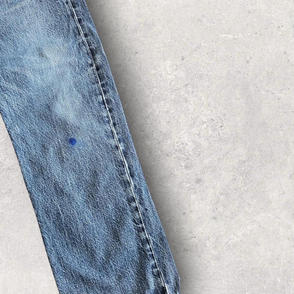 Levi’s 501 Navy Jeans – 33x34 עם כתם צבע קטן בחז