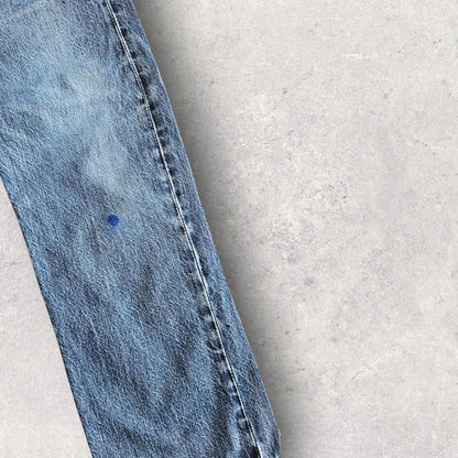 Levi’s 501 Navy Jeans – 33x34 עם כתם צבע קטן בחז