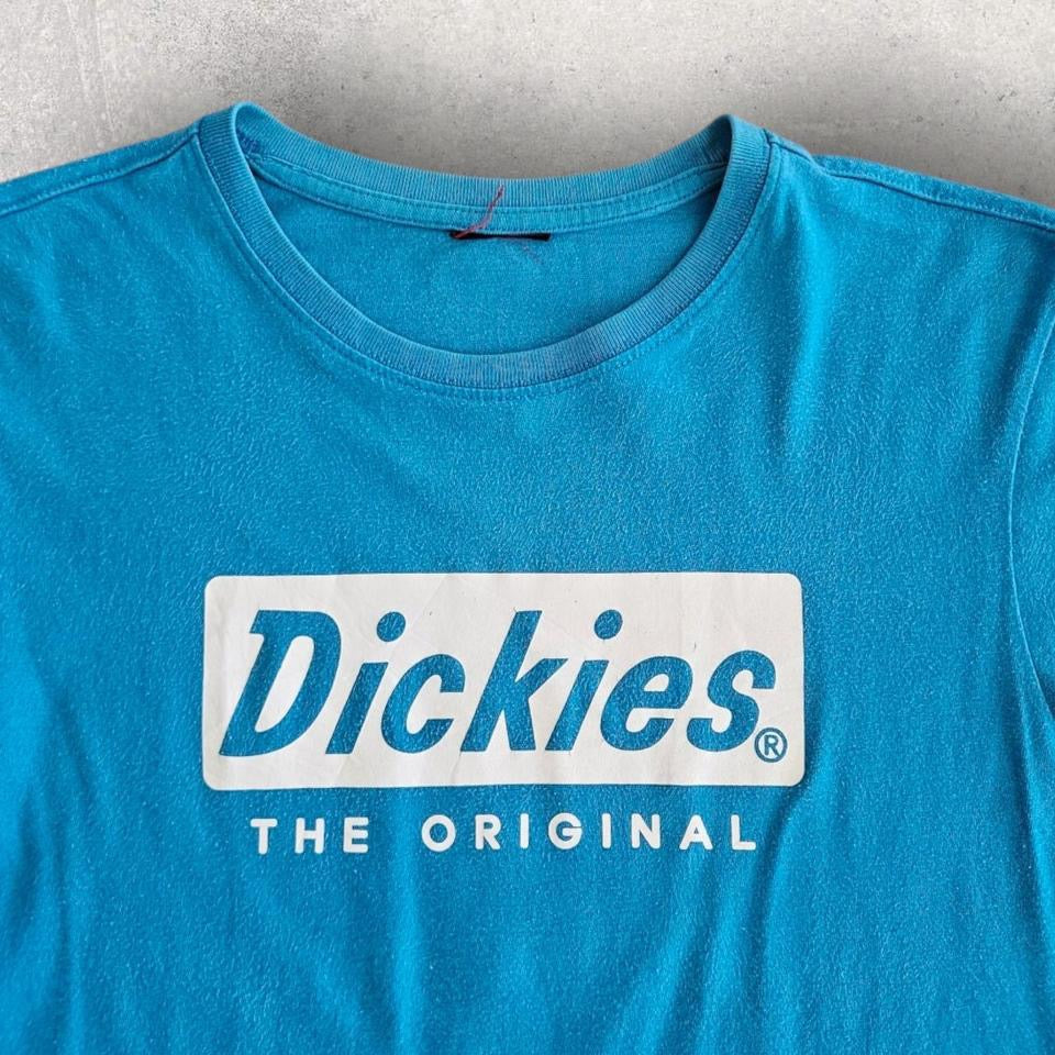 Dickies Blue Logo Tee - Small חולצה כחולה של דיקיז עם לוגו, מידה S לגבר