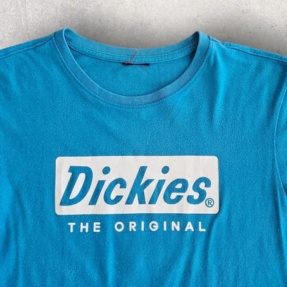 Dickies Blue Logo Tee - Small חולצה כחולה של דיקיז עם לוגו, מידה S לגבר
