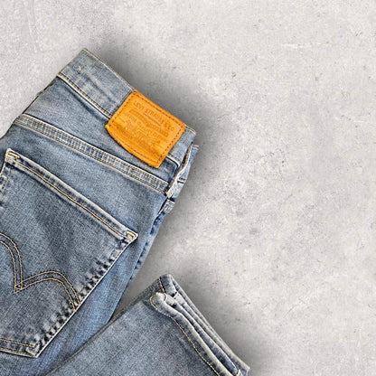 Levi’s woman’s Jeans – mile high super skinny – 26x32 