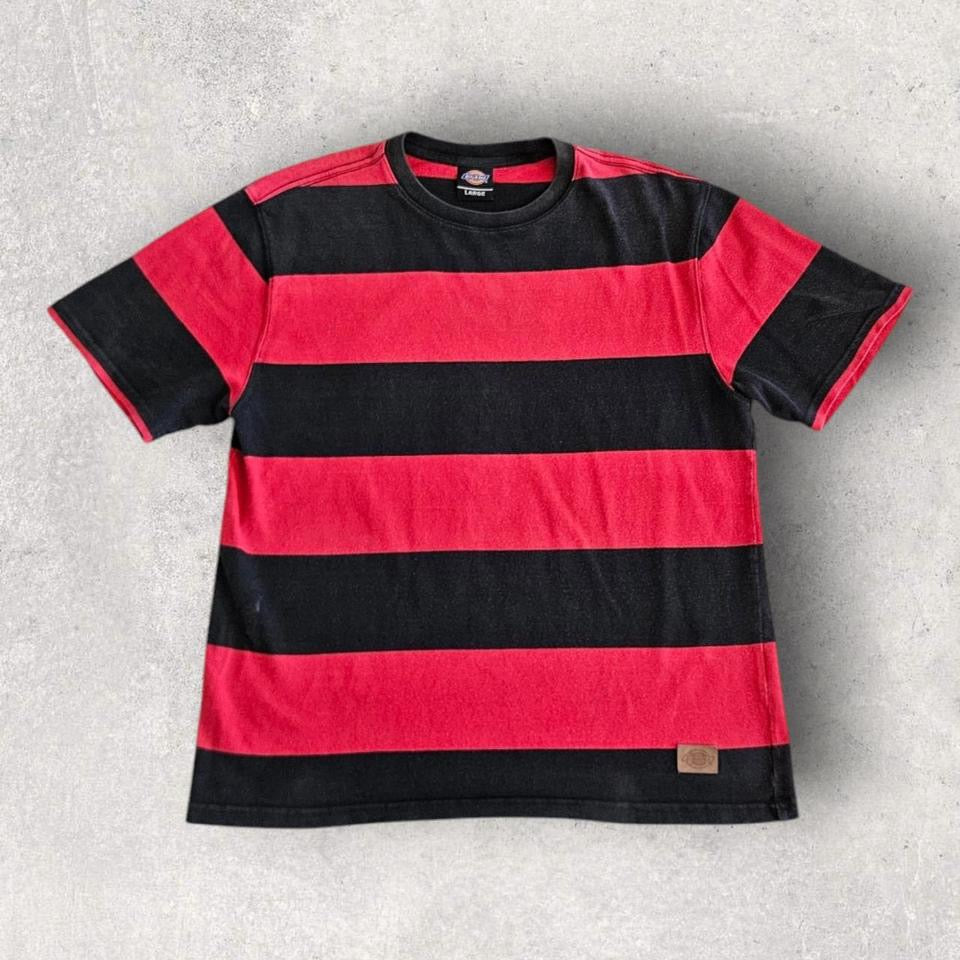 Y2K Dickies Red/Black T-shirt - Large, חולצת דיקיס משנות ה־2000 בצבע אדום/שחור מידה L