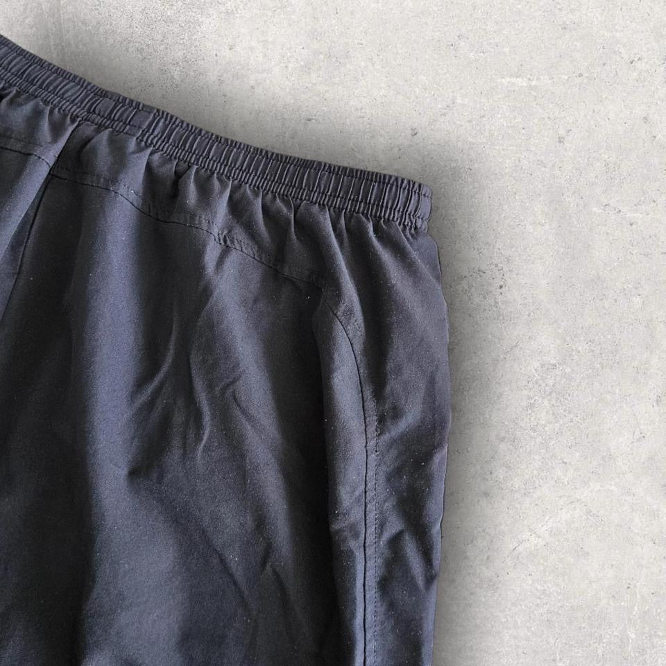 Woman’s Nike sports shorts בצבע שחור