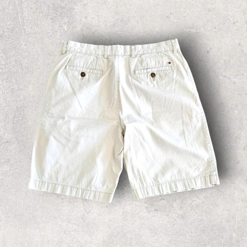 Tommy Hilfiger Cream Shorts בצבע קרם