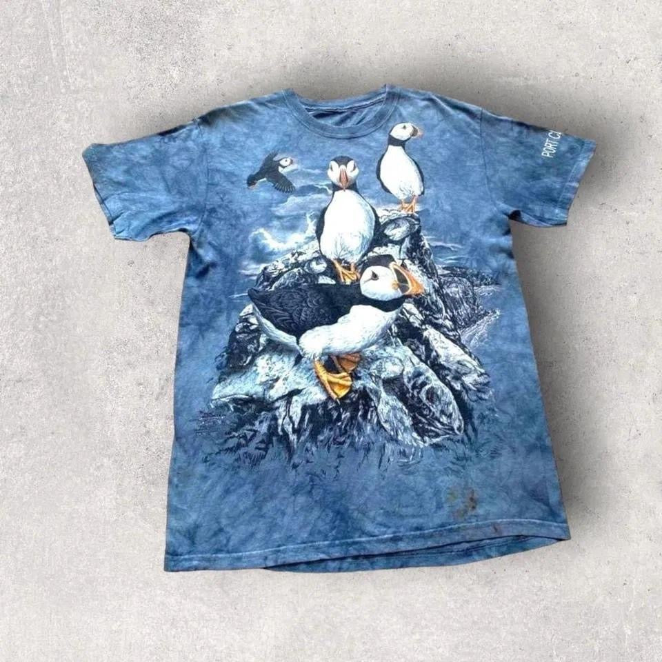 Penguins graphic T-shirt - Medium vintage The Mountain penguin print shirt