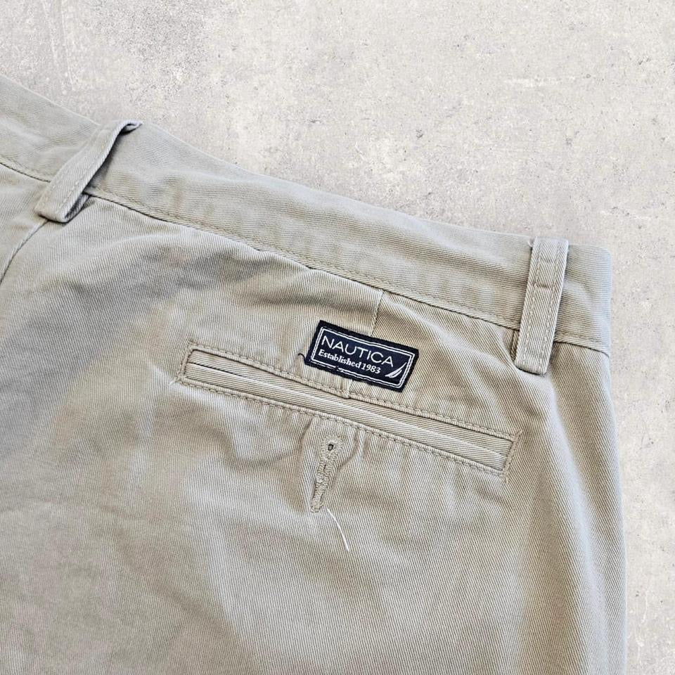 Nautica Khaki Shorts, מכנסי חאקי של נאוטיקה במצב מצוין עם סימנים קלים
