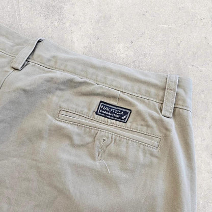 Nautica Khaki Shorts, מכנסי חאקי של נאוטיקה במצב מצוין עם סימנים קלים