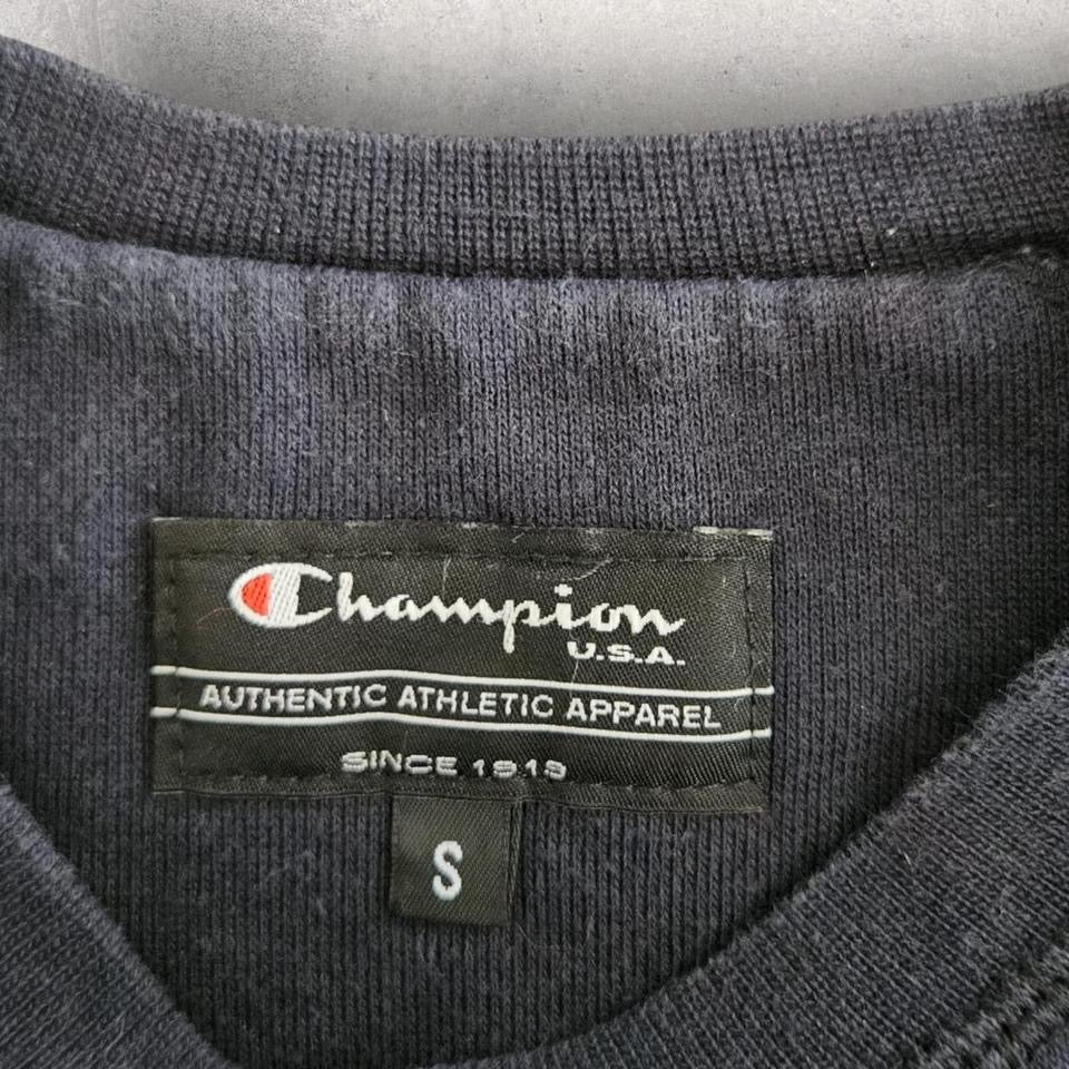 סווטשירט נייבי עם לוגו Champion במידה S