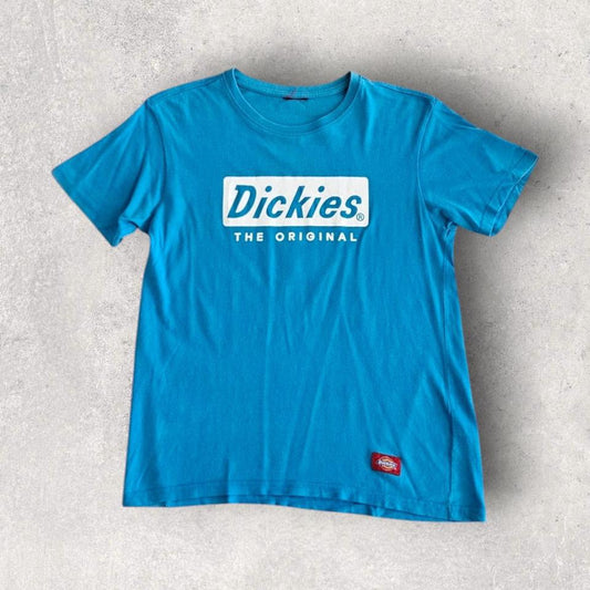 Dickies Blue Logo Tee - Small חולצה כחולה של דיקיז עם לוגו, מידה S לגבר