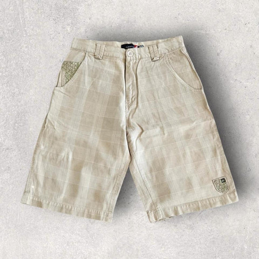 Vintage Quiksilver Cream Jorts במצב טוב מאוד עם סימן קטן מקדימה