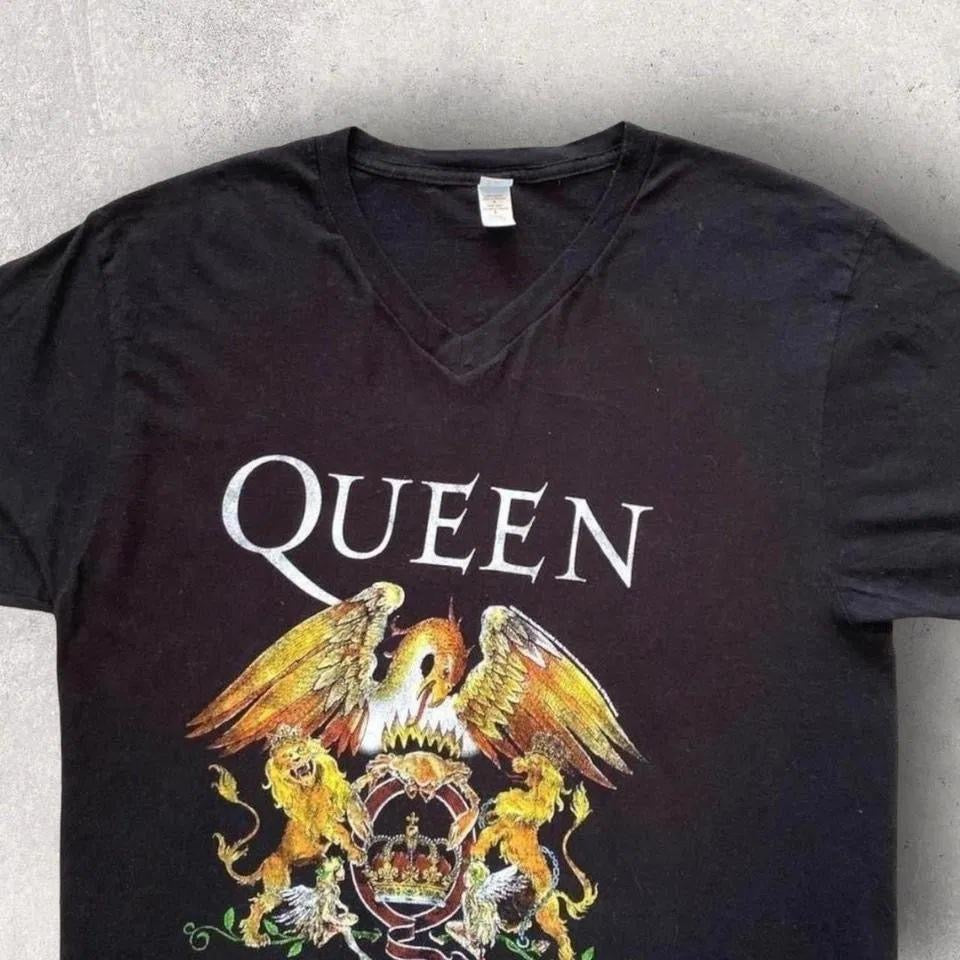 Queen black graphic T-shirt Long L V-neck vintage streetwear