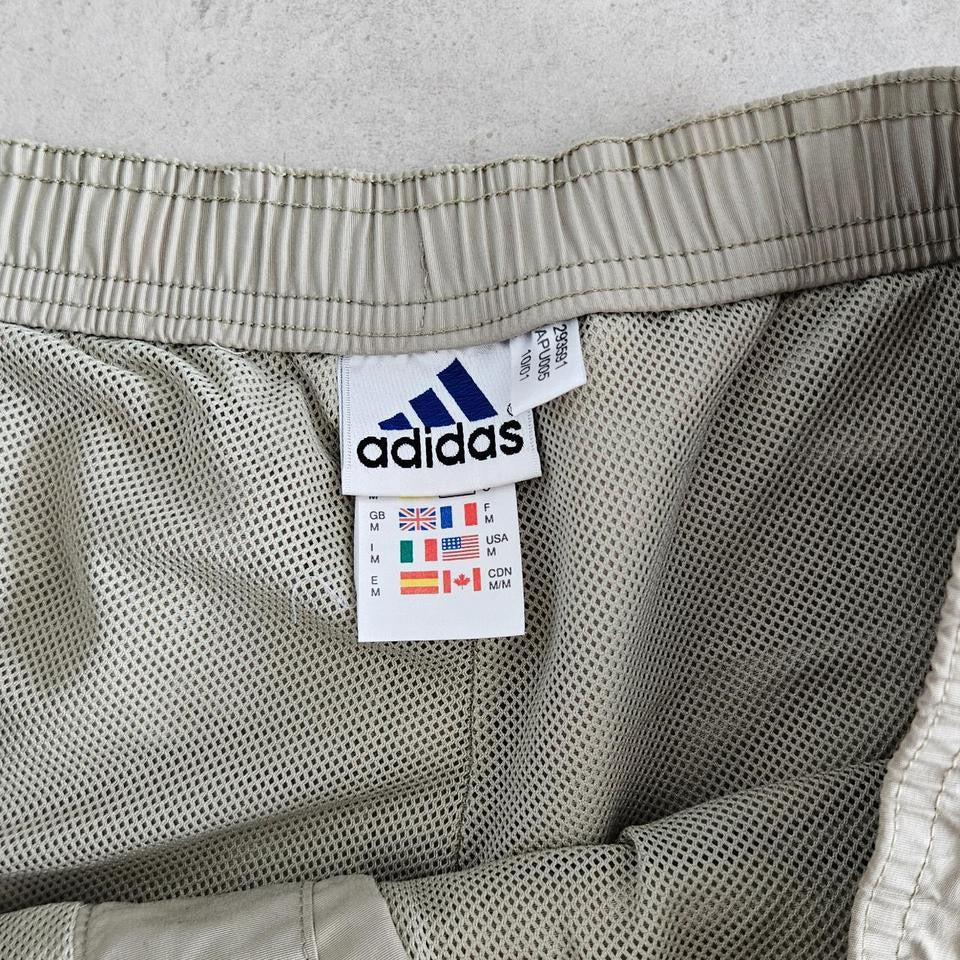 Vintage Adidas Cream Shorts עם גומי במותן