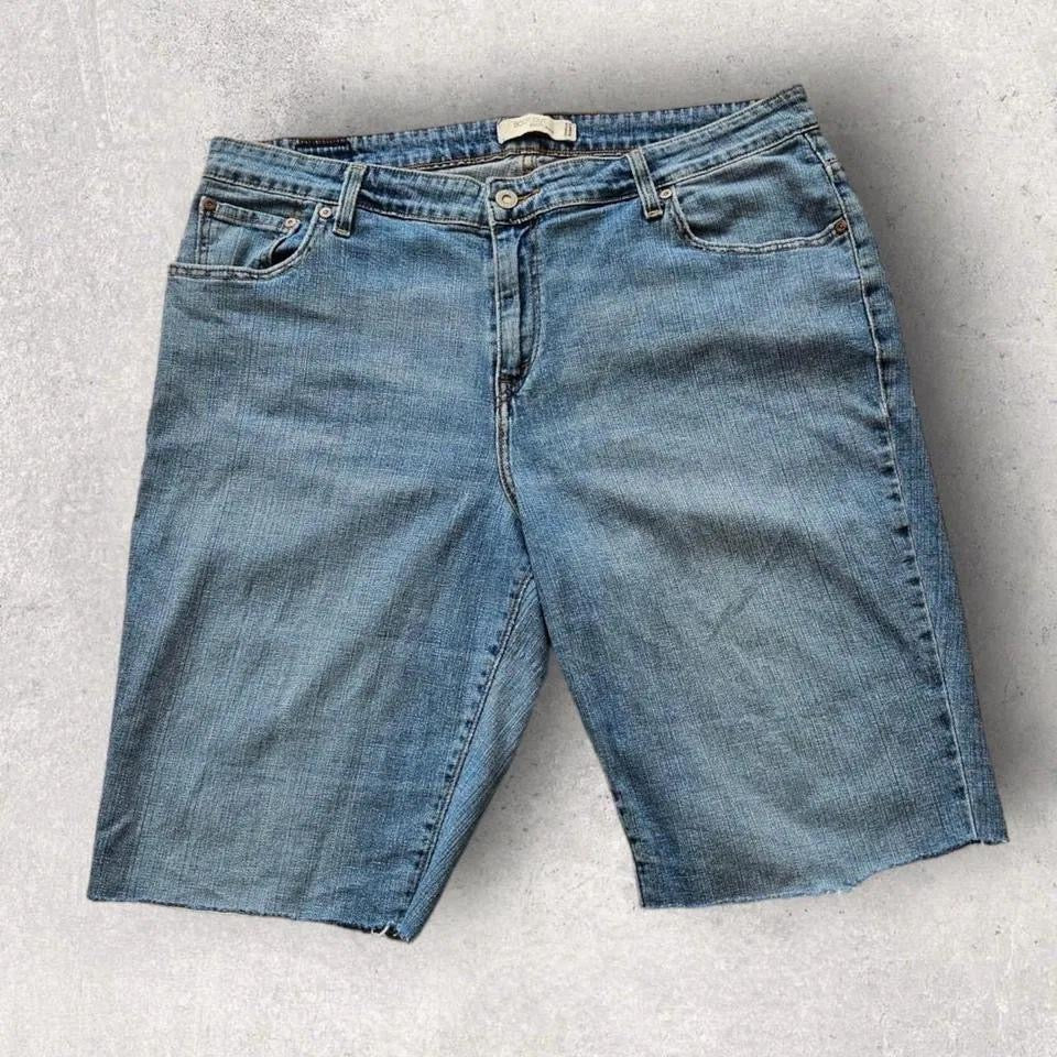 Levis 580 woman’s shorts בגזרת Boot Cut, צבע כחול