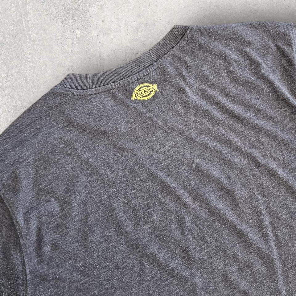 Dickies Yellow logo Long Sleeve Tee - L חולצה ארוכה של דיקיז עם לוגו צהוב, מידה L לגבר