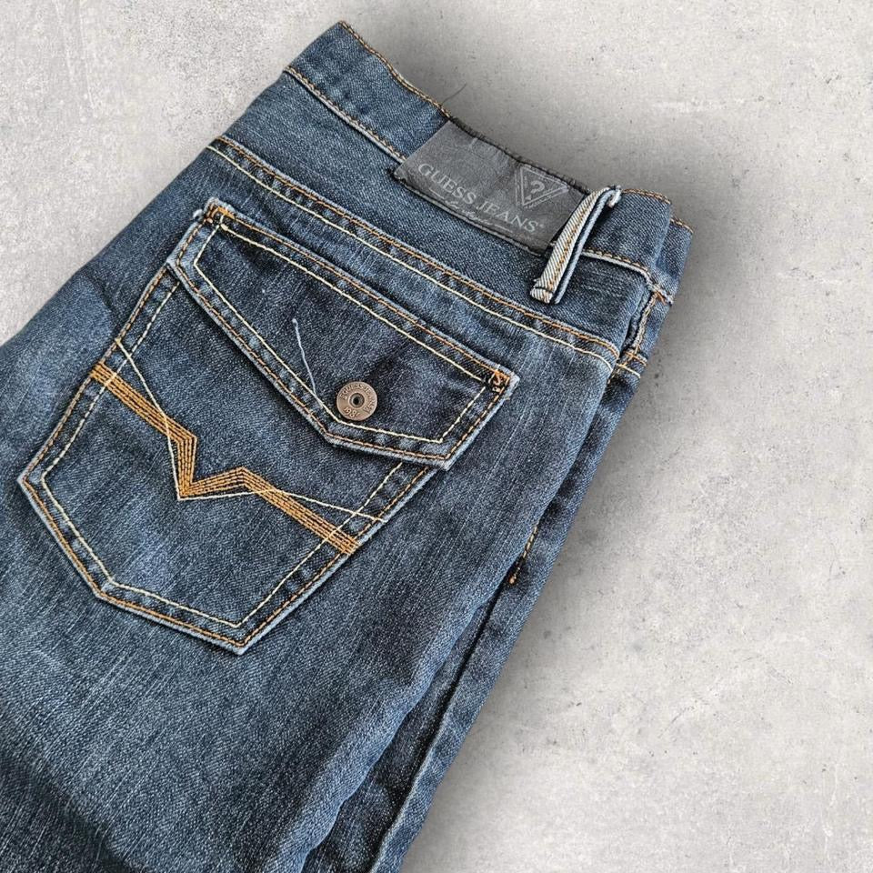 Guess Navy Jorts במצב מצוין ללא פגמים