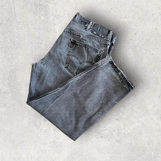 Levi’s 550 Black Jeans - 40x30 ג'ינס שחור מידה W40 L30 עם כתמי צבע וסטייל וינטאג'