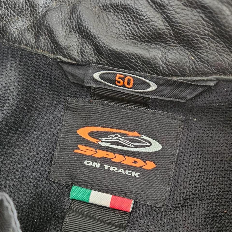 ג׳קט רכיבה Spidi מעור בצבע כחול כהה, מידה מדיום, עם מגני כתפיים ומרפקים