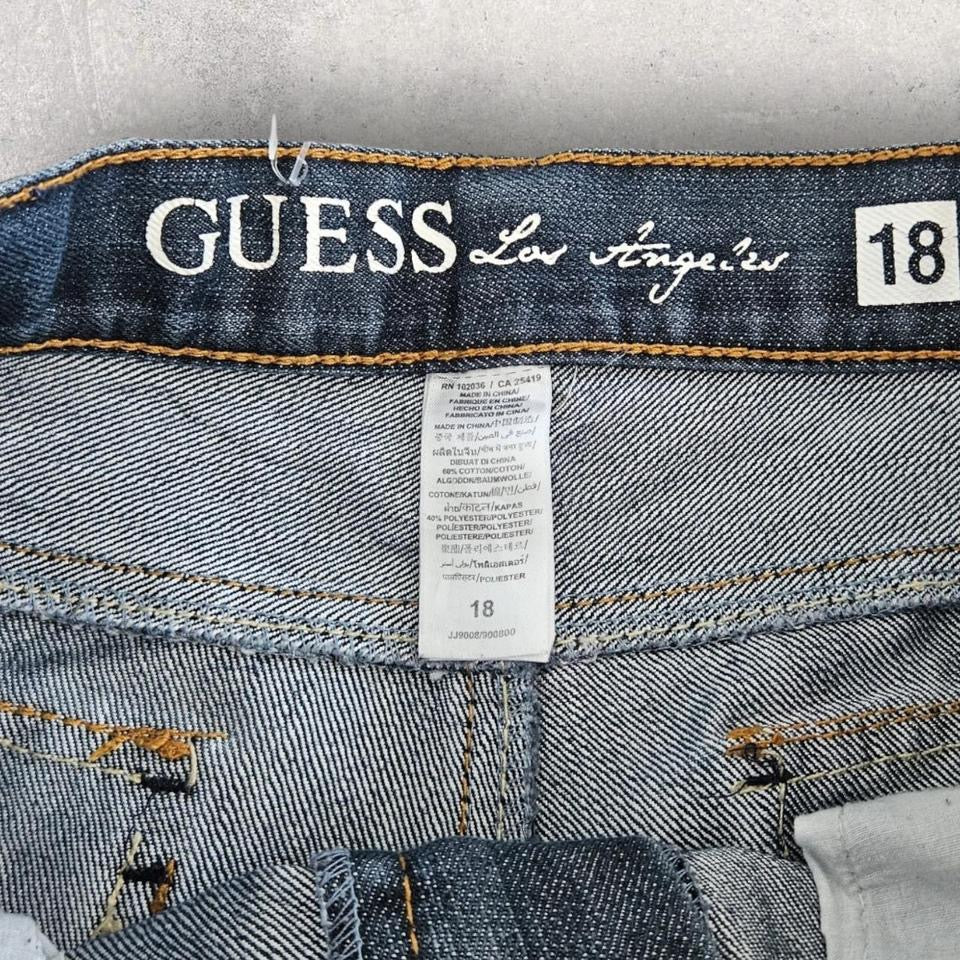 Guess Navy Jorts במצב מצוין ללא פגמים