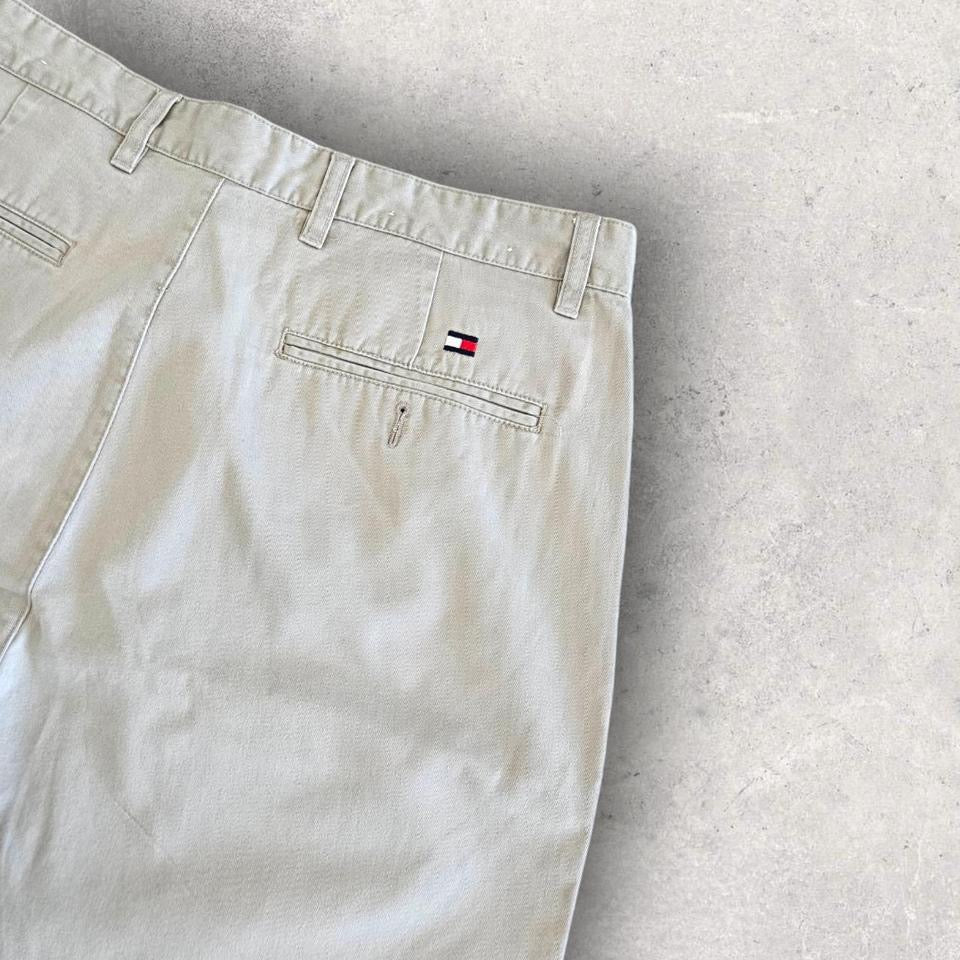 ommy Hilfiger grey short pants size W34 waist 84cm length 54cm missing main button