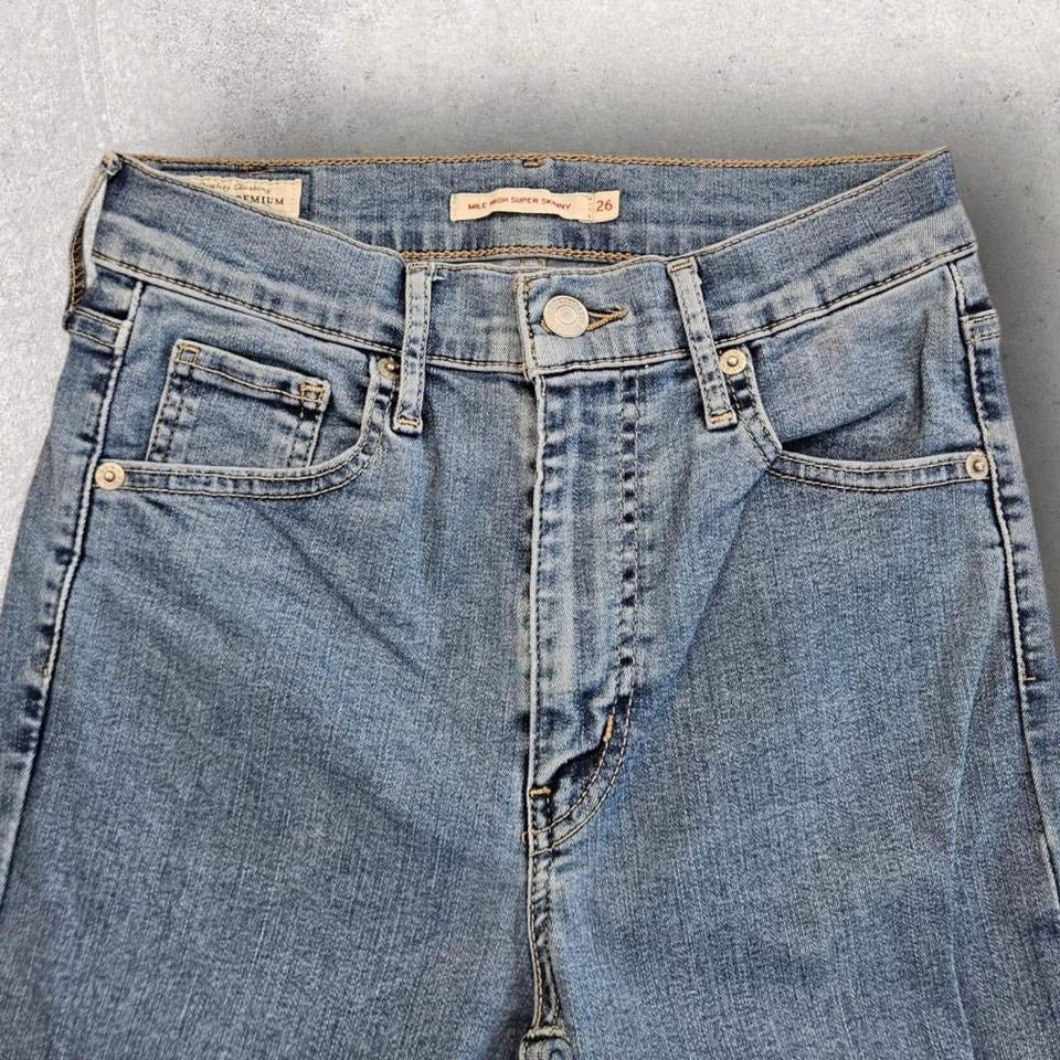 Levi’s woman’s Jeans – mile high super skinny – 26x32 