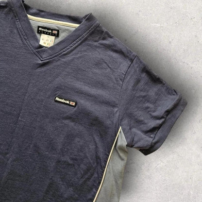 Retro reebok V-neck - 14 חולצה כחולה של ריבוק עם דהייה קלה