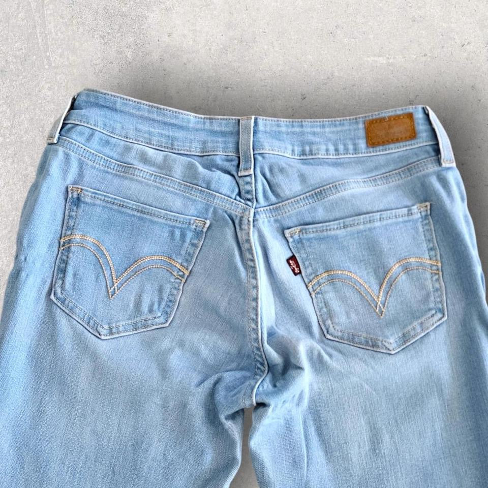 Woman’s Levi’s blue Jeans – W28 בצבע כחול, מידה W28