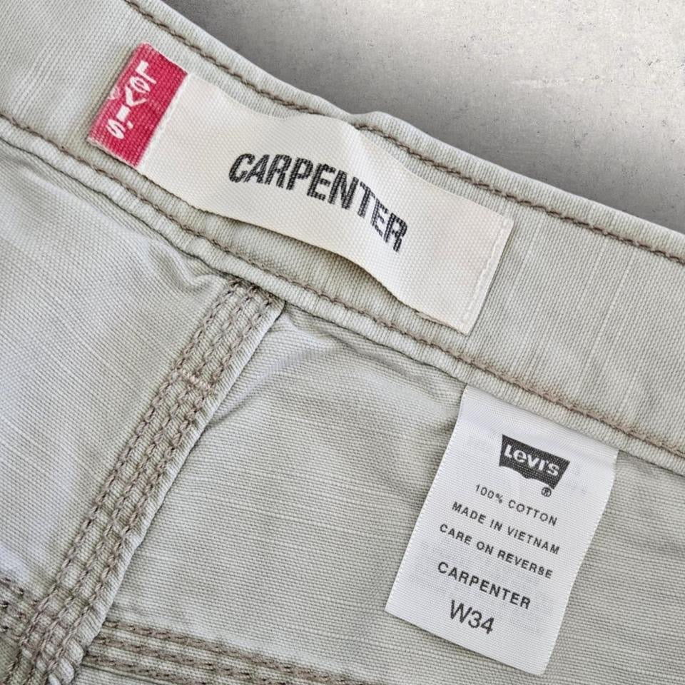 Levi’s Carpenters Jorts במידה W34 עם כתם גדול מקדימה במצב טוב