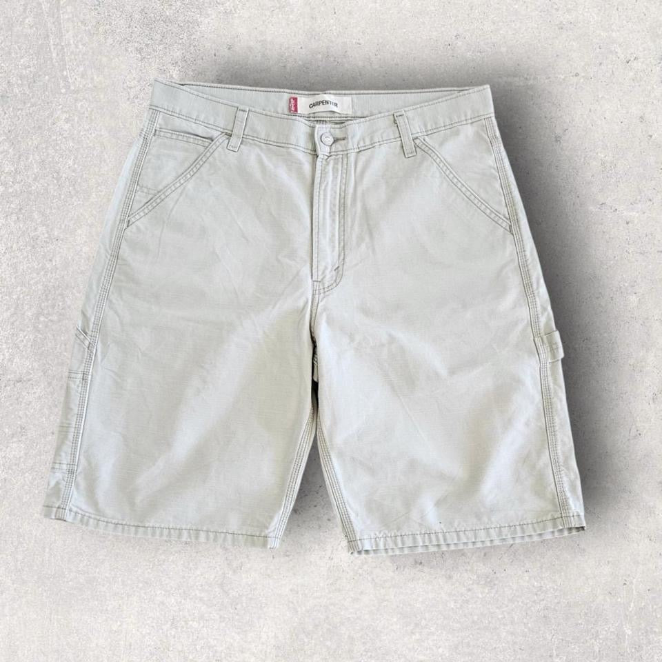 Levi’s Carpenters Jorts במידה W34 עם כתם גדול מקדימה במצב טוב