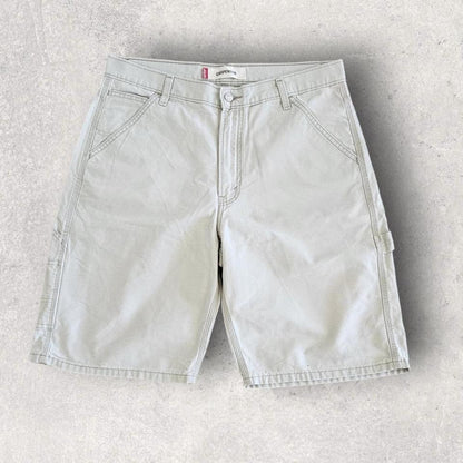 Levi’s Carpenters Jorts במידה W34 עם כתם גדול מקדימה במצב טוב