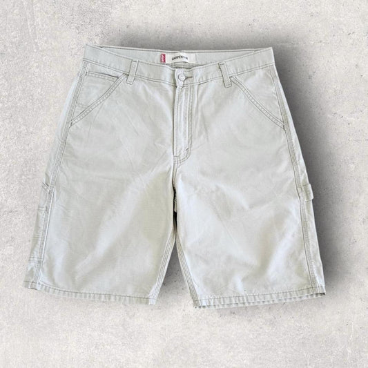Levi’s Carpenters Jorts במידה W34 עם כתם גדול מקדימה במצב טוב