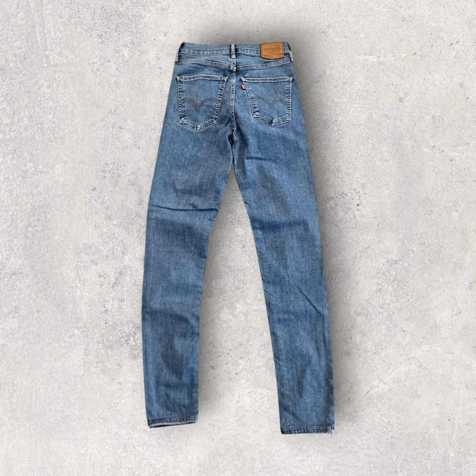 Levi’s woman’s Jeans – mile high super skinny – 26x32 