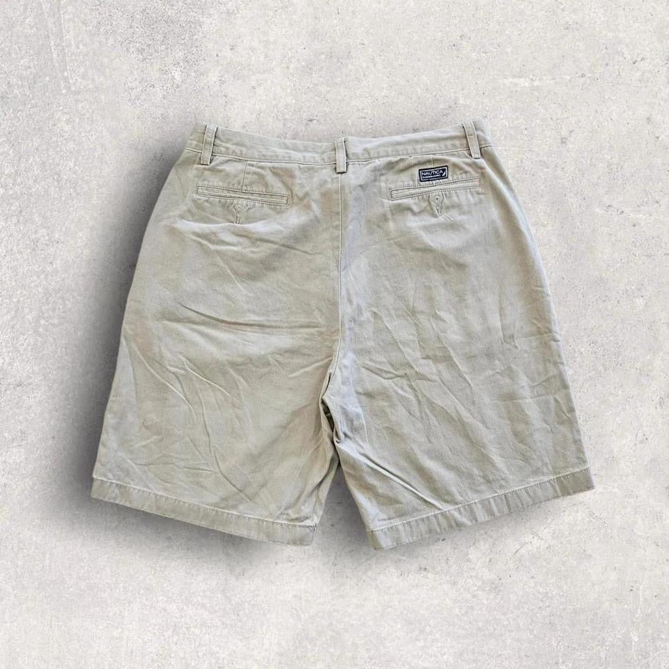 Nautica Khaki Shorts, מכנסי חאקי של נאוטיקה במצב מצוין עם סימנים קלים