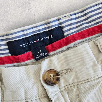 Tommy Hilfiger Cream Shorts בצבע קרם