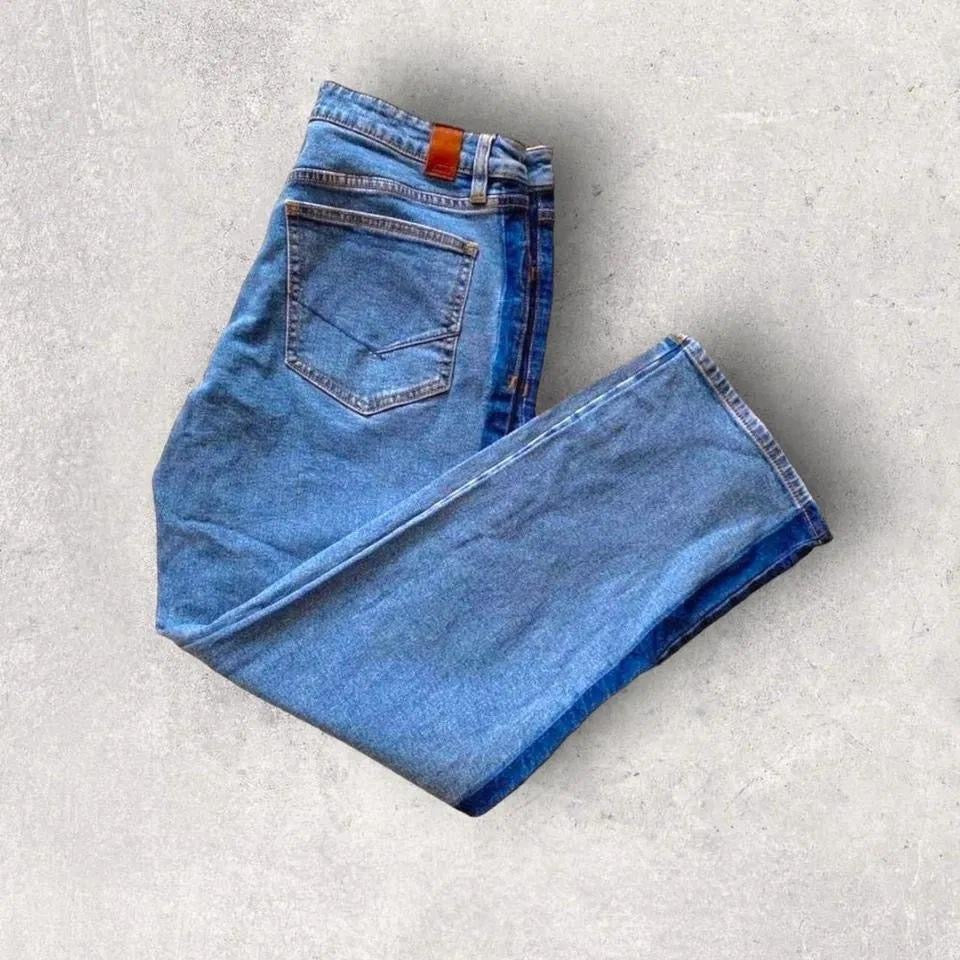 Woman’s Vans Jeans בצבע כחול כהה/נייבי, מידה מותן 82 ס״מ
