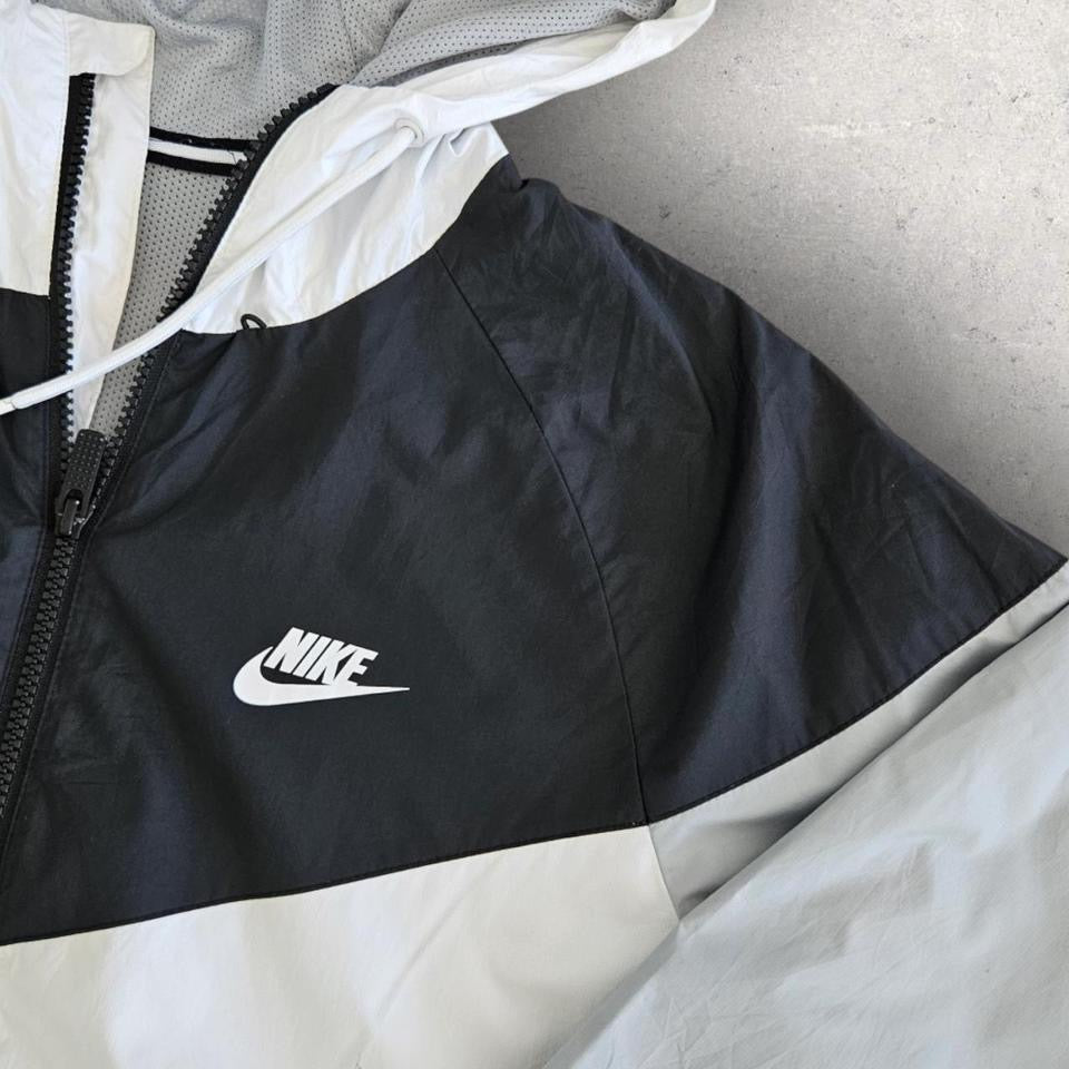 Nike White Windbreakers - Medium מעיל רוח לבן מידה M
