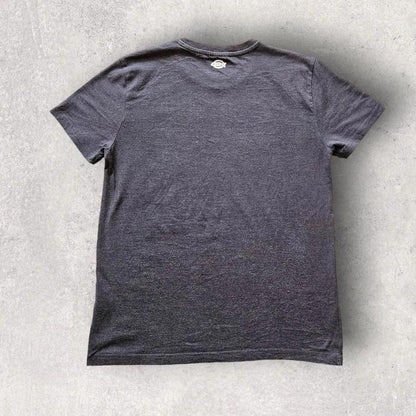 Dickies Logo Tee - Small חולצת טי של דיקיס עם לוגו, מידה S בגזרת סלימפיט