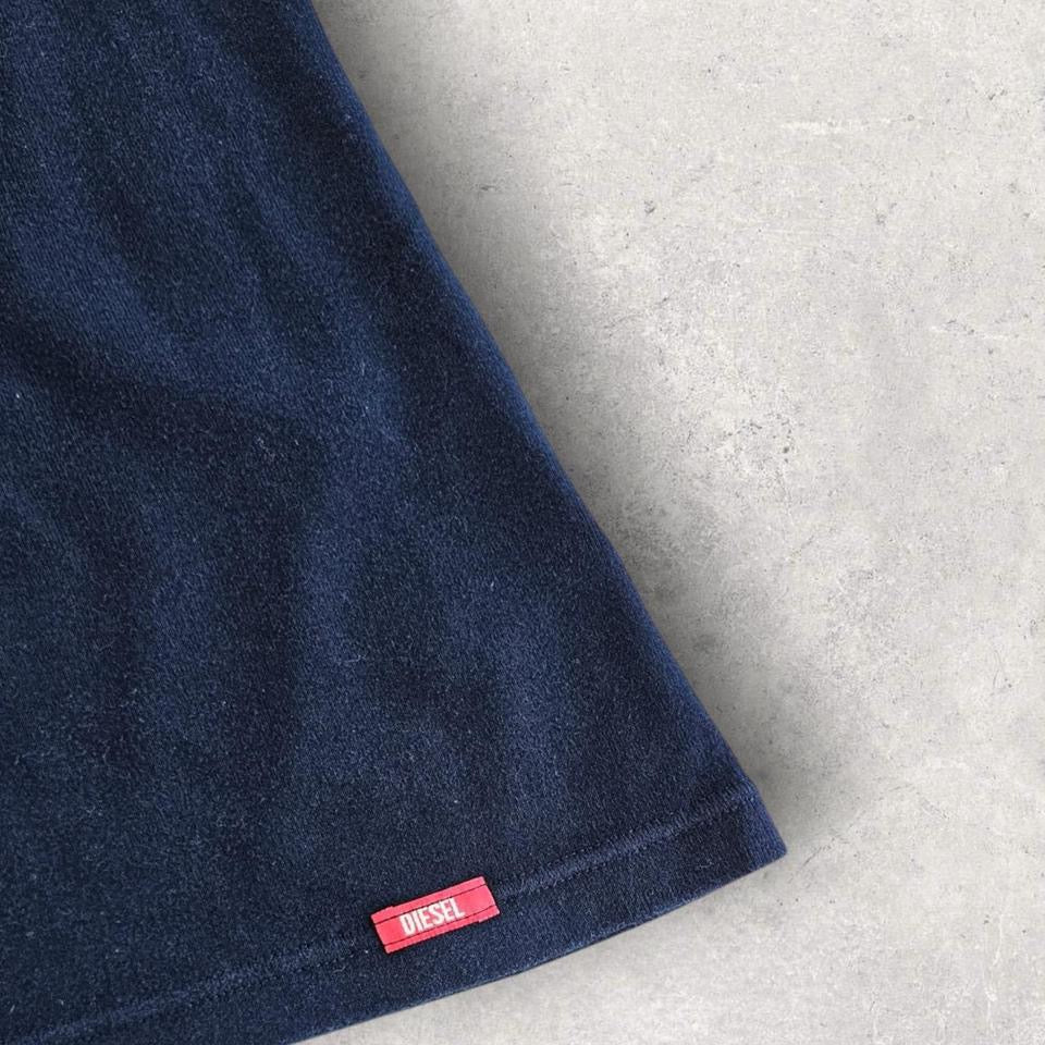 Diesel Classic V-Neck Tee - Small חולצת וי-נק של דיזל, מידה S, מצב 9/10.