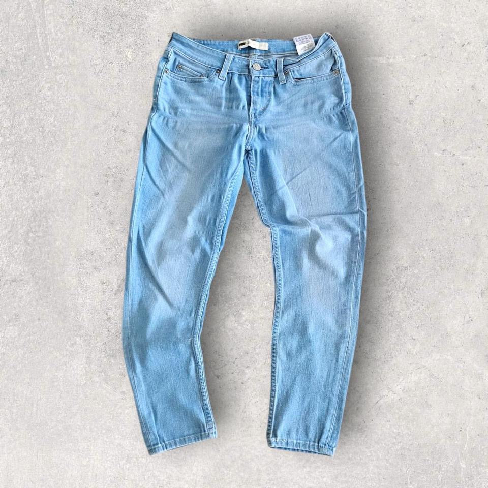 Woman’s Levi’s blue Jeans – W28 בצבע כחול, מידה W28