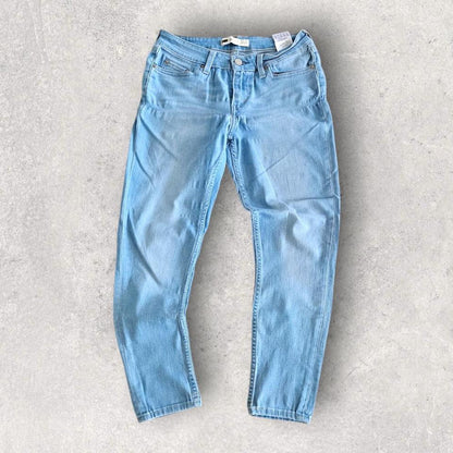 Woman’s Levi’s blue Jeans – W28 בצבע כחול, מידה W28