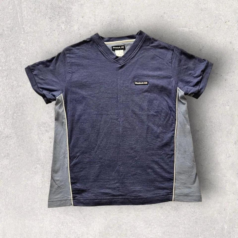 Retro reebok V-neck - 14 חולצה כחולה של ריבוק עם דהייה קלה
