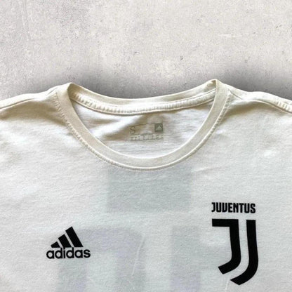 Adidas white juventus T-shirt - Small חולצת טי לבנה של יובנטוס מבית אדידס, מידה S