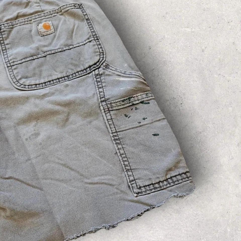 Carhartt carpenter shorts - original fit בצבע בהיר עם כתמי צבע ואקונומיקה